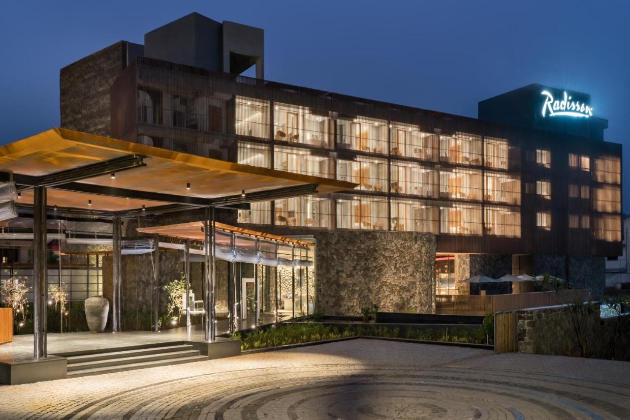 Radisson Resort And Spa לונבלה מראה חיצוני תמונה Radisson Hotel, Kathmandu