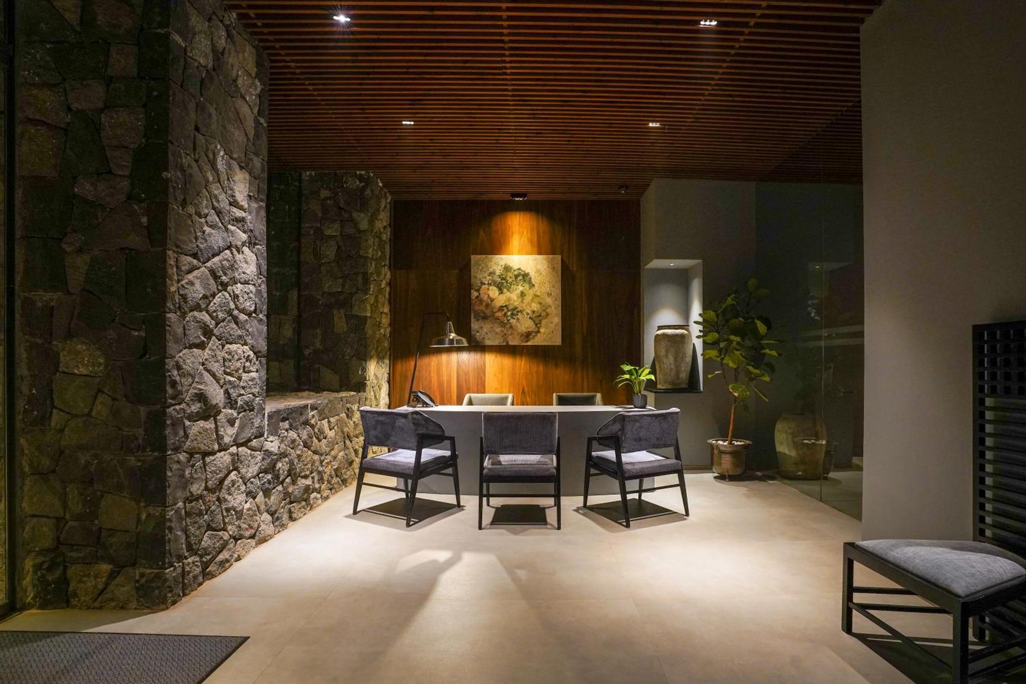 Radisson Resort And Spa לונבלה מראה חיצוני תמונה The lobby of the hotel