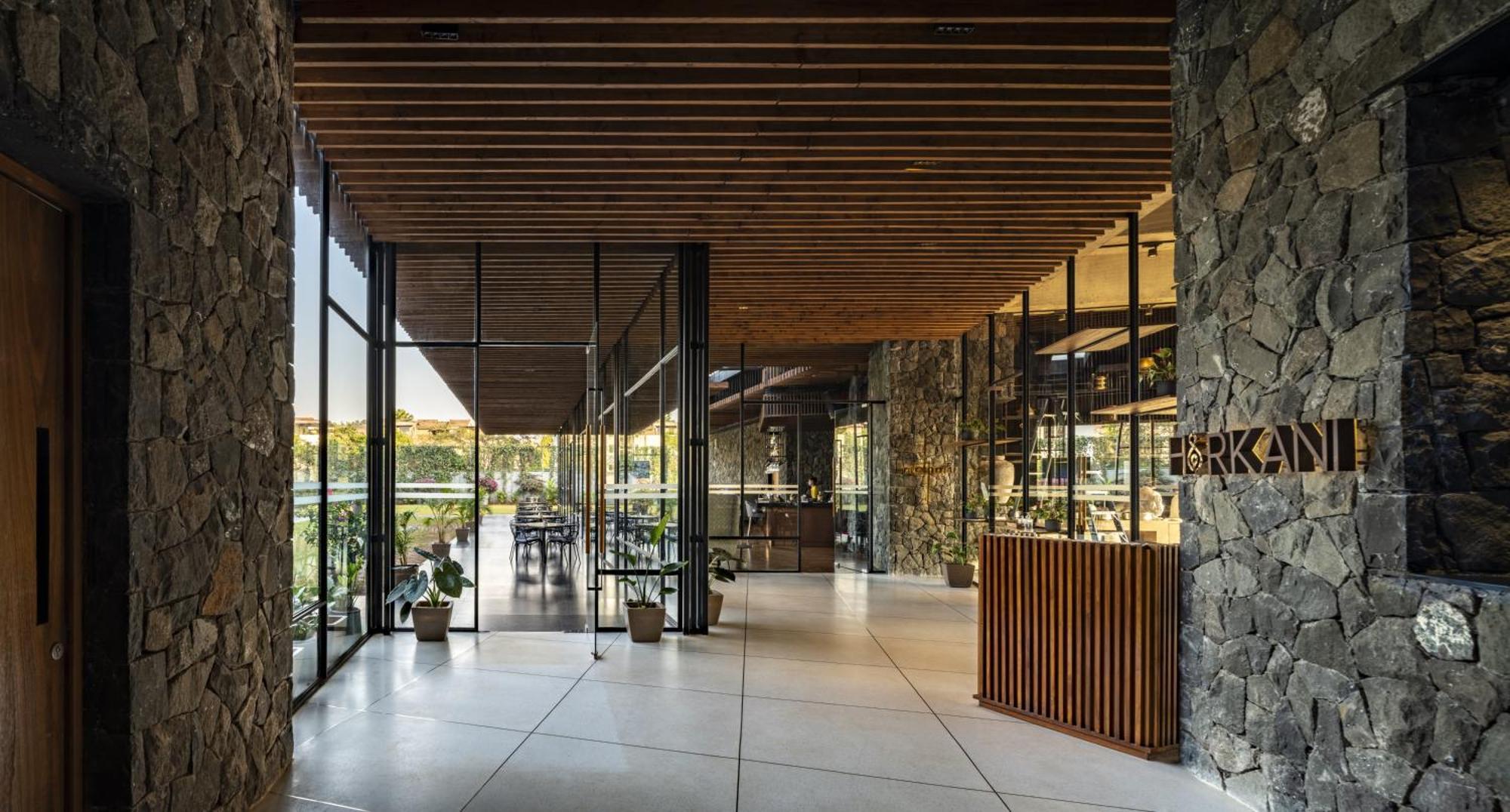 Radisson Resort And Spa לונבלה מראה חיצוני תמונה Interior of the hotel